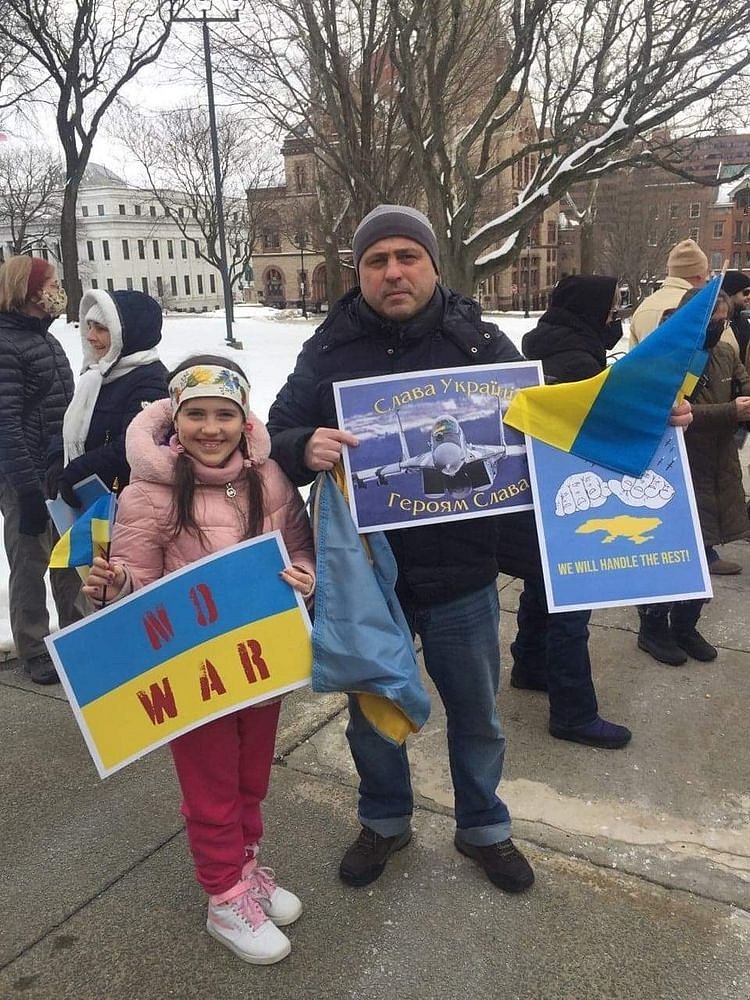 Професор Острозької академії Едуард Балашов доєднався до мітингу на підтримку України