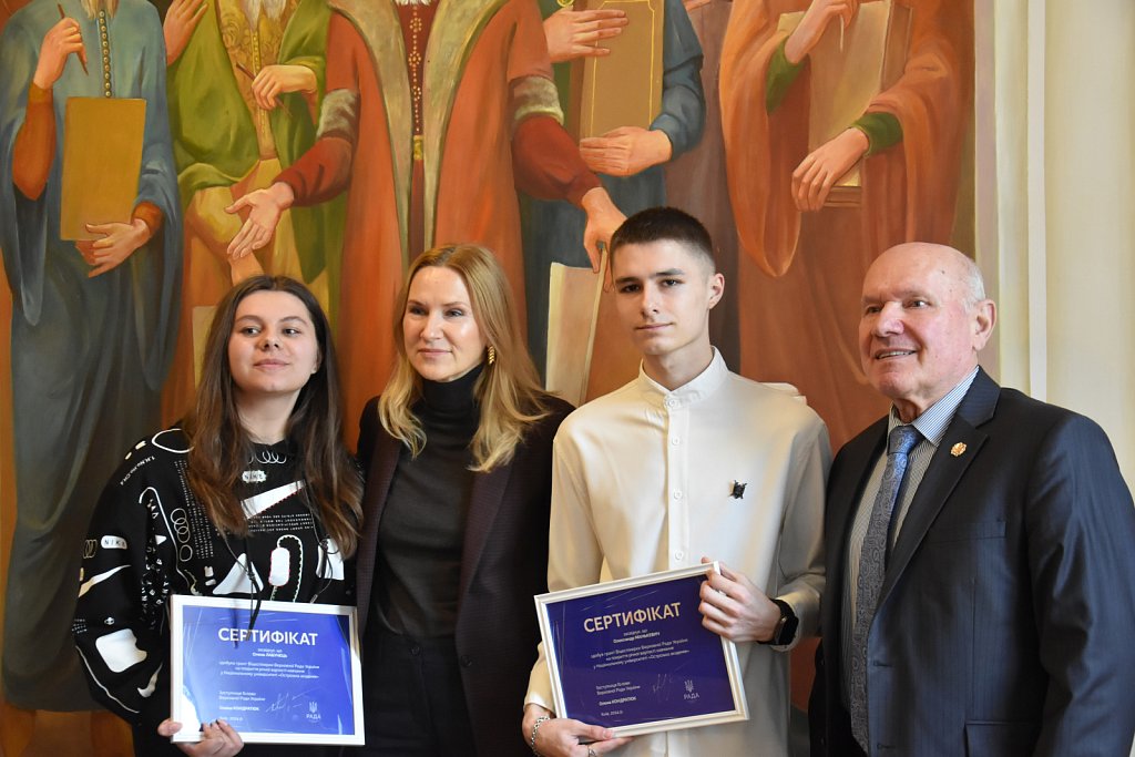 Олена Кондратюк вручила іменні гранти для студентів Острозької академії